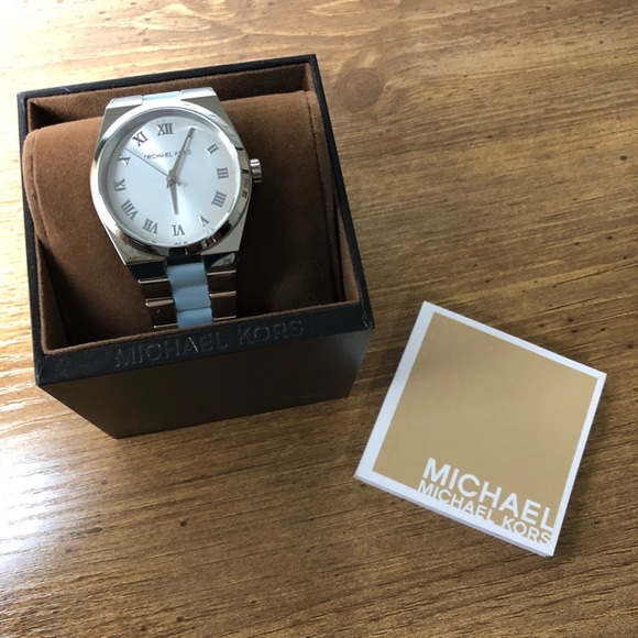 Michael Kors Accessories - NWT Michael Kors watch